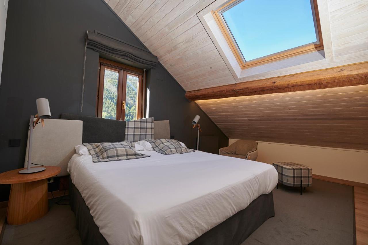 Hostal Lola Isaba Eksteriør billede