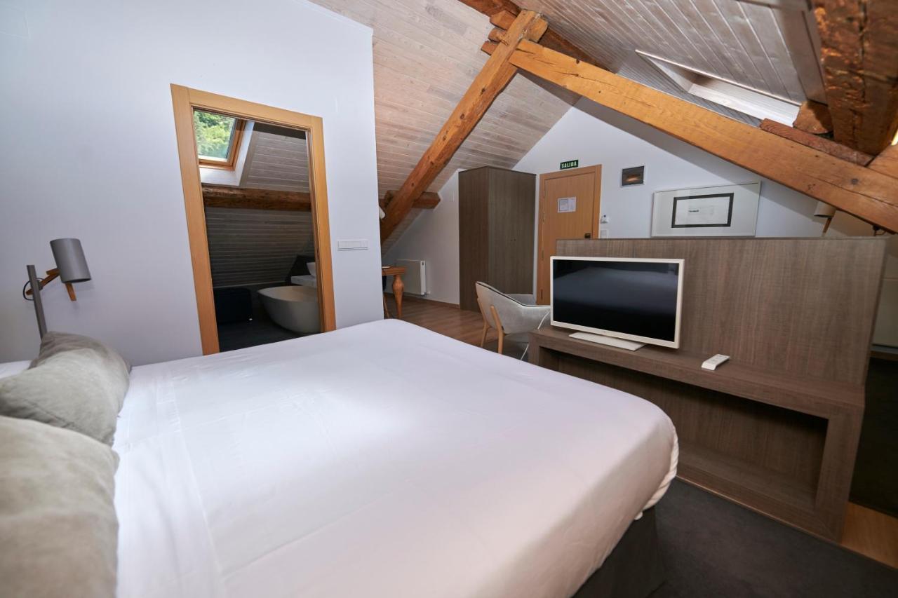 Hostal Lola Isaba Eksteriør billede